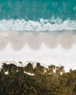 The Pass Beach 'in havadan görüntüsü, Yeni Güney Galler' deki Byron Körfezi, Avustralya