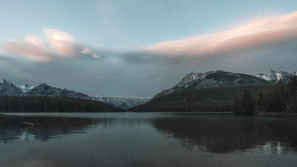 Moving Timelapse Sunset Two Jack Lake Mount Rundle Banff National — Vídeo de Stock