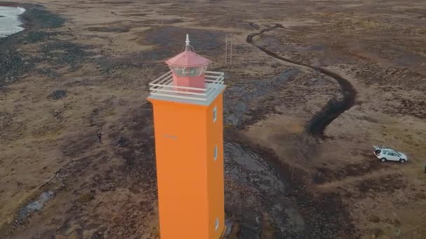 Aerial Done Görüntüleri Zlanda Sahillerinde Dalgalar Turuncu Deniz Feneri Renkli — Stok video