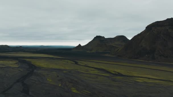 Aerial Dron Footave Vibrant Green Láva Hills Covered Mess Islandská — Stock video