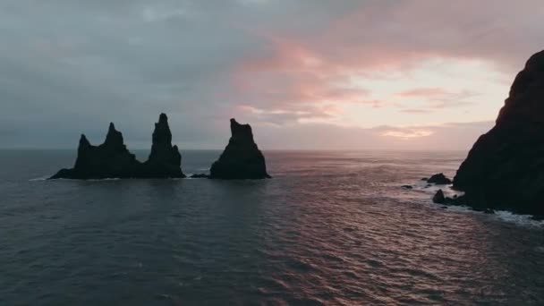 Estabelecendo Vista Aérea Tiro Reynisdrangar Cênico Islândia — Vídeo de Stock