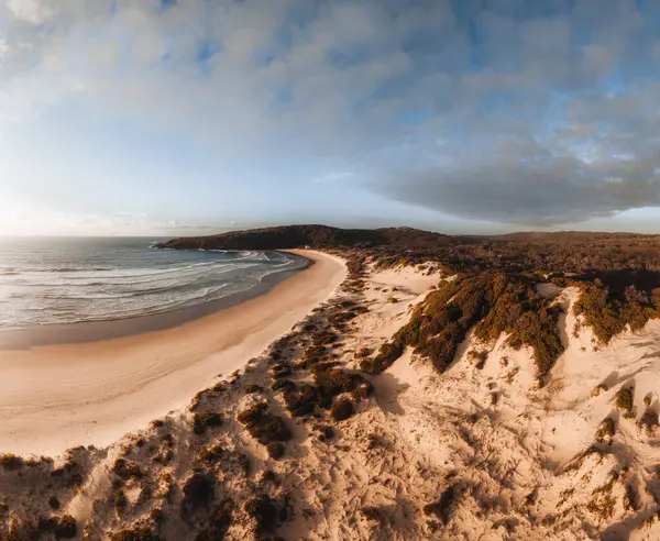 Flygdrönare Utsikt One Mile Beach Soluppgången Solnedgång Med Sanddyner Forster Stockfoto