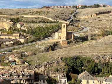 İspanya, Segovia 'daki Romanesk Vera Cruz kilisesi. Tapınak Şövalyeleri tarafından 13. yüzyılda kuruldu..