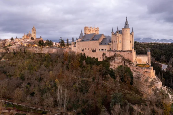 西班牙塞戈维亚的阿尔卡萨城堡它是一座中世纪城堡 位于西班牙卡斯蒂利亚和里昂的塞戈维亚市 — 图库照片