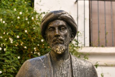 Moshe Ben Maimon veya Ben Maimonides 'in bronz heykeli, İspanya' daki Cordoba 'da 1135-1204 Yahudi filozofu..