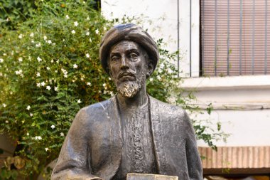 Moshe Ben Maimon veya Ben Maimonides 'in bronz heykeli, İspanya' daki Cordoba 'da 1135-1204 Yahudi filozofu..