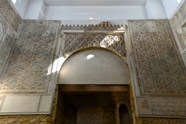 Cordoba, İspanya - 28 Kasım 2021: Cordoba, İspanya sinagogu içinde. 1315 'te Endülüs İspanya' da Yahudi tapınağı kuruldu..