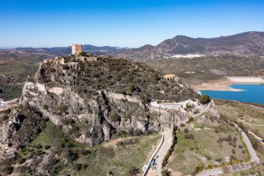 Zahara de la Sierra Kalesi ve Zahara de la Sierra köyü, İspanya 'nın Cadiz kentinde ünlü bir 