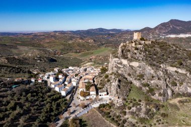 Zahara de la Sierra Kalesi ve Zahara de la Sierra köyü, İspanya 'nın Cadiz kentinde ünlü bir 