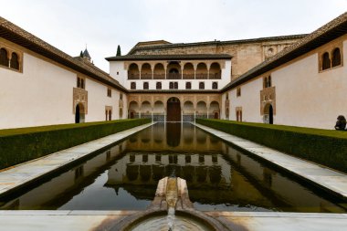Mersinden Nasrid Sarayı'Alhambra, Granada, İspanya Mahkemesi.