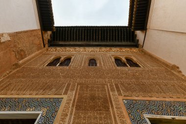 Granada, İspanya - 29 Kasım 2021: Granada, İspanya, Endülüs 'teki Alhambra' nın karmaşık ayrıntıları.