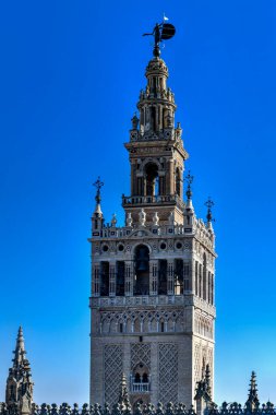 La Giralda, İspanya 'daki Sevilla Katedrali' nin çan kulesi..