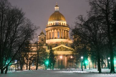 Saint Petersburg, Rusya 'daki Saint Isaac Katedrali' nin kış manzarası.