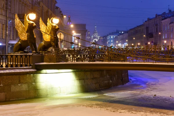 Escultura Noturna Griffins Bank Bridge São Petersburgo Rússia — Fotografia de Stock
