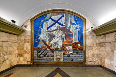St. Petersburg Rusya - 24 Aralık 2021: Amiralteyskaya istasyonunun lobisi. Bu istasyon dünyanın en derin istasyonlarından biridir..