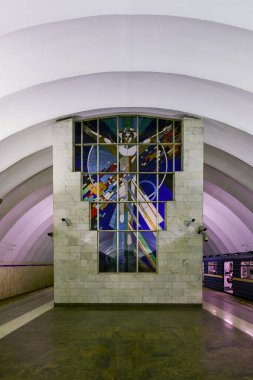 Saint Petersburg, Rusya - 24 Aralık 2021: Saint Petersburg, Rusya, Avrupa 'daki Chkalovskaya Metro İstasyonu' nun güzel iç kesimi