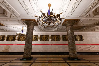 Saint Petersburg, Rusya - 24 Aralık 2021: Saint Petersburg, Rusya, Avrupa 'daki Avtovo Metro İstasyonu' nun güzel iç kesimi