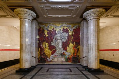 Saint Petersburg, Rusya - 24 Aralık 2021: Saint Petersburg, Rusya, Avrupa 'daki Avtovo Metro İstasyonu' nun güzel iç kesimi