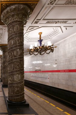 Saint Petersburg, Rusya - 24 Aralık 2021: Saint Petersburg, Rusya, Avrupa 'daki Avtovo Metro İstasyonu' nun güzel iç kesimi