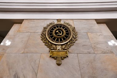 Saint Petersburg, Rusya - 24 Aralık 2021: Saint Petersburg, Rusya 'daki Narvskaya metro istasyonu.