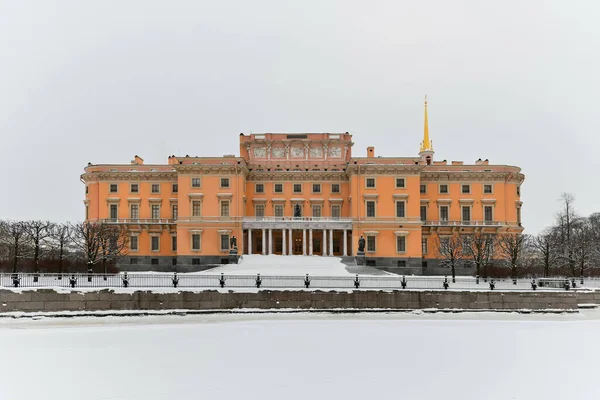 Историческое Здание Михайловского Замка Санкт Петербурге Зимой — стоковое фото