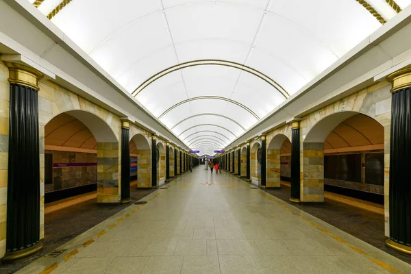 サンクトペテルブルクロシア 2021年12月24日 アドミラルテイスカヤ駅のロビーのインテリア この駅は世界で最も深い駅の一つです — ストック写真