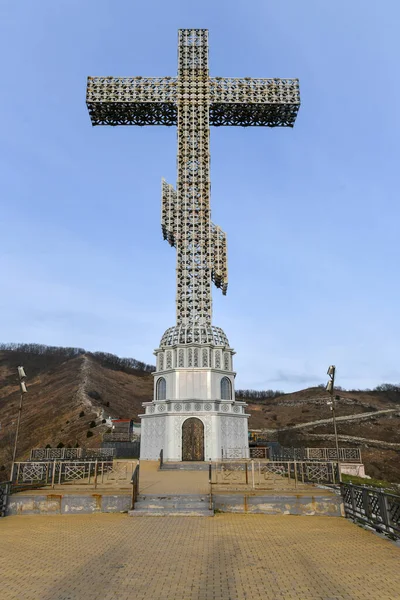 Gelendzhik Obwód Krasnodarski Rosja Krzyż Prawosławny Wzgórzu Kaukaskich Gór Kaplicą — Zdjęcie stockowe