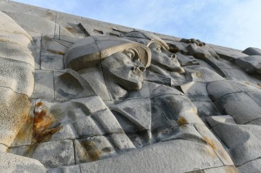 Malaya Zemlya, Rusya 'nın Novorossiysk, Krasnodar Bölgesi' ndeki Kafkaslar Savaşı sırasında Almanlarla yapılan savaşlar sırasında yakalanan Myskhako Burnu 'ndaki bir Sovyet ileri karakolu.