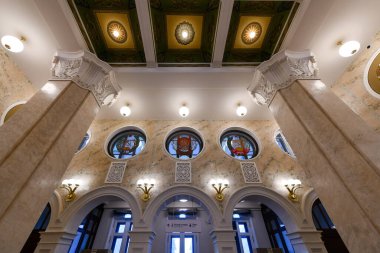 Moskova, Rusya - 24 Ocak 2022: Moskova, Rusya 'daki çeşitli Sovyet cumhuriyetleriyle ilgili dekorasyonlarla birlikte Kuzey Nehri Terminali. Terminal 1937 'de inşa edildi..