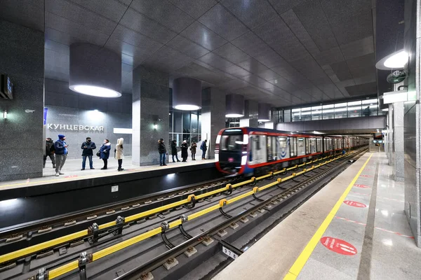Moskova, Rusya - 26 Ocak 2023: Moskova Kuntsevskaya Metro İstasyonu, Rusya.
