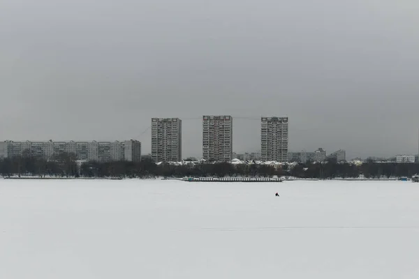 Budynki Mieszkalne Stylu Sowieckim Zimą Przez Kanał Moskwy Moskwie Rosja — Zdjęcie stockowe