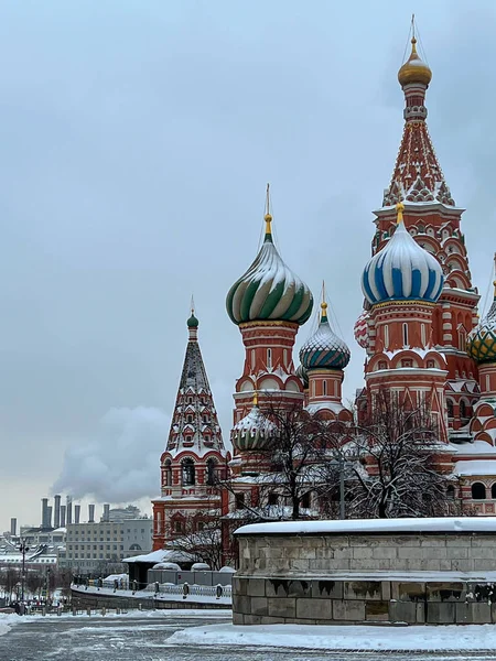 天气情况下莫斯科红场的巴西尔主教座堂 — 图库照片