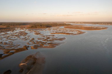Pinckney Adası 'nda gün batımı, Güney Carolina' da küçük bir doğa rezervi..