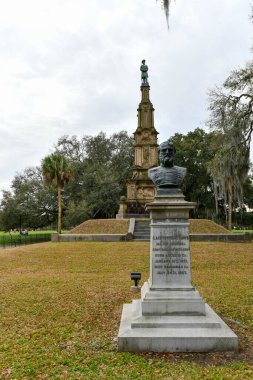 Savannah, GA - 21 Şubat 2022: Savannah, Georgia 'daki Forsyth Park' ta bulunan İç Savaş Konfederasyonu Heykeli.