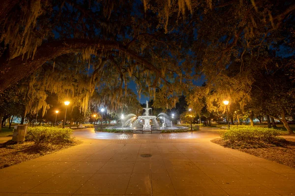 Fuente Iluminada Forsyth Park Savannah Georgia Estados Unidos Por Noche — Foto de Stock