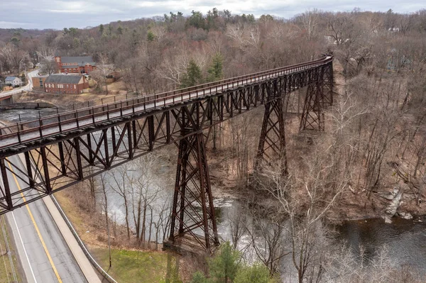 罗森代尔 纽约州火车栈桥从 Joppenbergh 山的看法 沃尔基尔轨道轨迹在纽约州的部分 — 图库照片