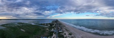 Long Island, New York 'taki Cupsogue Beach County Parkı' nın hava görüntüsü.