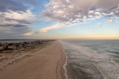 Long Island, New York 'taki Cupsogue Beach County Parkı' nın hava görüntüsü.