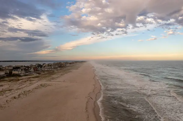 Long Island, New York 'taki Cupsogue Beach County Parkı' nın hava görüntüsü.