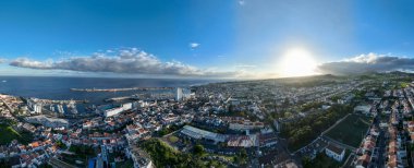 Portekiz 'in Azores bölgesinde Sao Miguel adasındaki Ponta Delgada' nın hava manzarası.