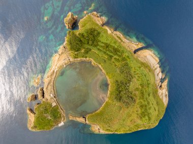 Sao Miguel Adası, Azores, Portekiz 'deki Vila Franca do Campo adasının hava manzarası..