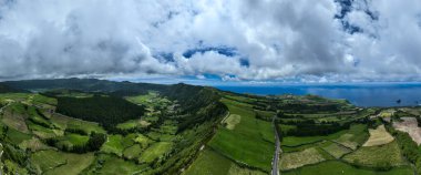 Portekiz, Azores 'de Miradouro da Lomba do Vasco' dan hava görüntüsü.