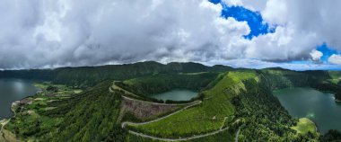Dağ manzara hiking trail ve görünümü güzel göller ile Ponta Delgada, Sao Miguel Island, Azores, Portekiz