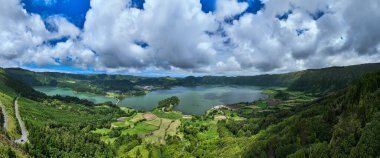 Dağ manzara hiking trail ve görünümü güzel göller ile Ponta Delgada, Sao Miguel Island, Azores, Portekiz