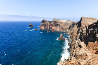 Portekiz 'in Madeira adasının en doğusundaki Point of Saint Lawrence (Ponta de Sao Lourenco) manzarası.