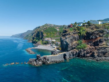 Ponta do Sol, Portekiz 'in Madeira adasının güneybatısında bulunan Madeira adasına bağlı belediyesi..