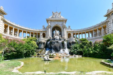 Marsilya, Fransa - 14 Temmuz 2022: Palais Longchamp Fransa 'da Güzel Sanatlar Müzesi ve Doğa Tarihi Müzesi' ne ev sahipliği yapıyor.