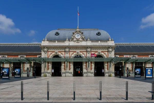 Nice, Fransa - 22 Temmuz 2022: Gare de Nice Ville - Fransa 'nın Fransız Riviera' sındaki merkez tren istasyonu.