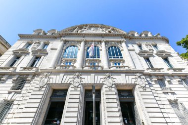 Marsilya, Fransa - 19 Temmuz 2022: Caisse d 'Epargne bankasının önü. Caisse d 'Epargne Bankası' nın Fransa 'ya yayılmış 4200 şubesi var..
