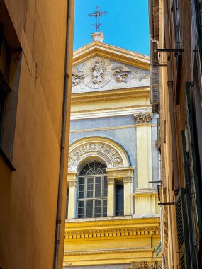 Fransa 'nın Nice kentindeki Saint-Jacques-les-Majeure Kilisesi (Gesu Kilisesi). 1650 yılında inşa edilmiş Roma Katolik Kilisesi, şimdi tarihi eser olarak listelenmiştir..